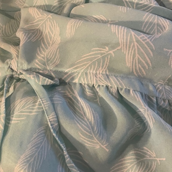 Torrid shear top size 1 think it’s like a 1X - Picture 11 of 11